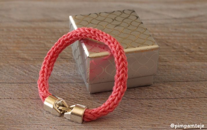 Pulsera tricotín