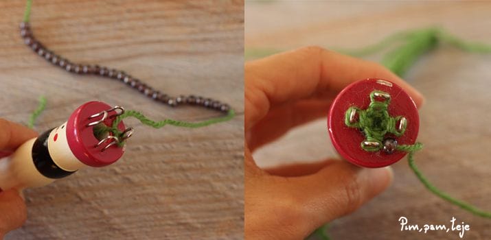 Cómo tejer un adorno navideño con tricotín