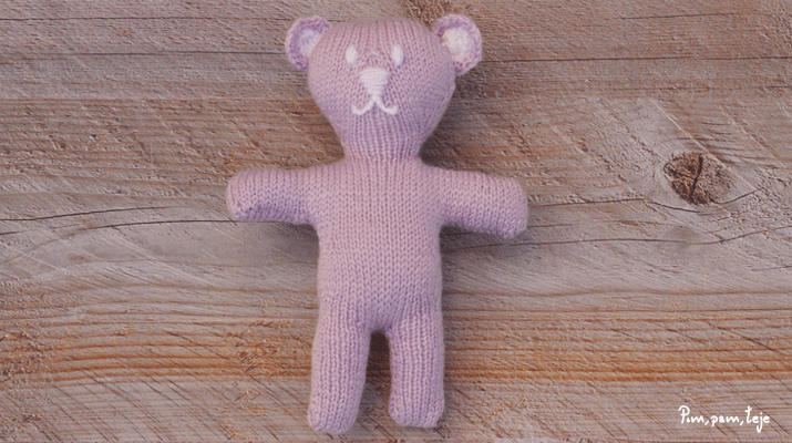 Patrón para tejer un osito a dos agujas