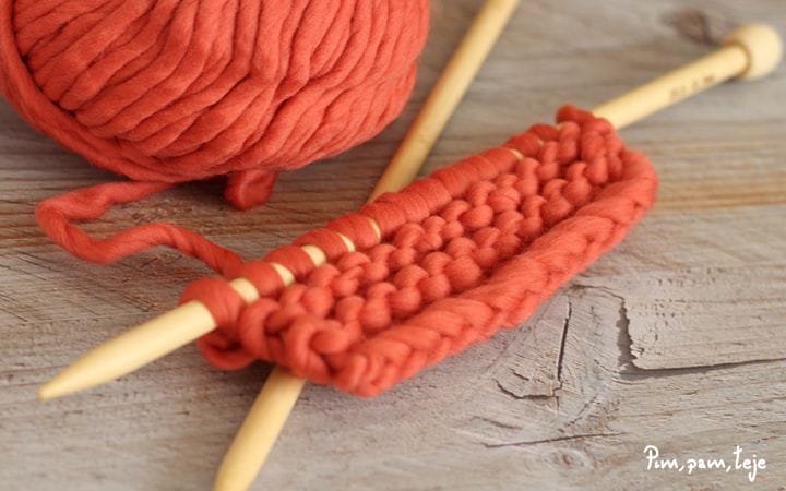 Tejer con la hebra en la mano izquierda: estilo Continental Tejer con la hebra en la mano izquierda: estilo Continental