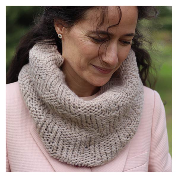 Cuello reversible tejido con agujas circulares