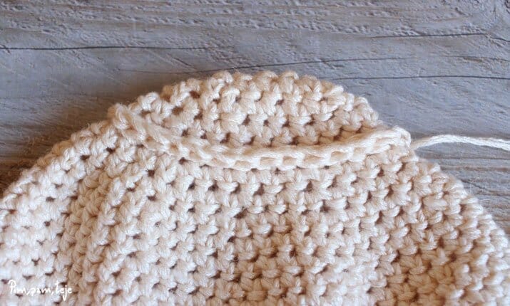 Sombrero de ganchillo con lino flamé