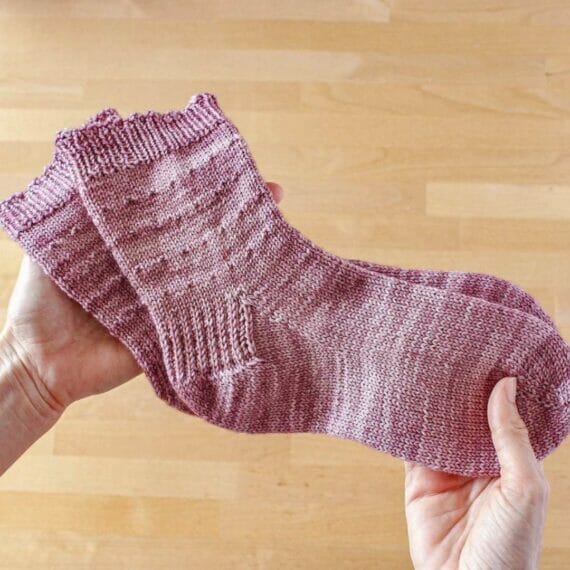 objetivo Haciendo Rezumar Aprender a tejer calcetines - Tres formas distintas de tejerlos.